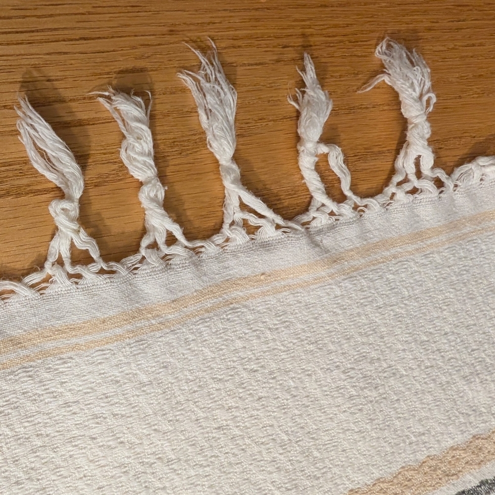 Aztec/Mayon- Style Table Cloth - Picture 4 of 7